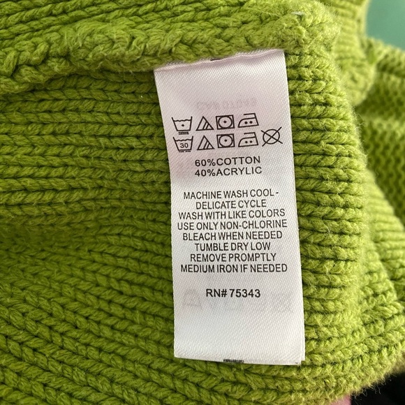 Lillian’s Closet Green Cardigan Sweater with Button Closure and pockets Size 5-6 - Picture 6 of 6